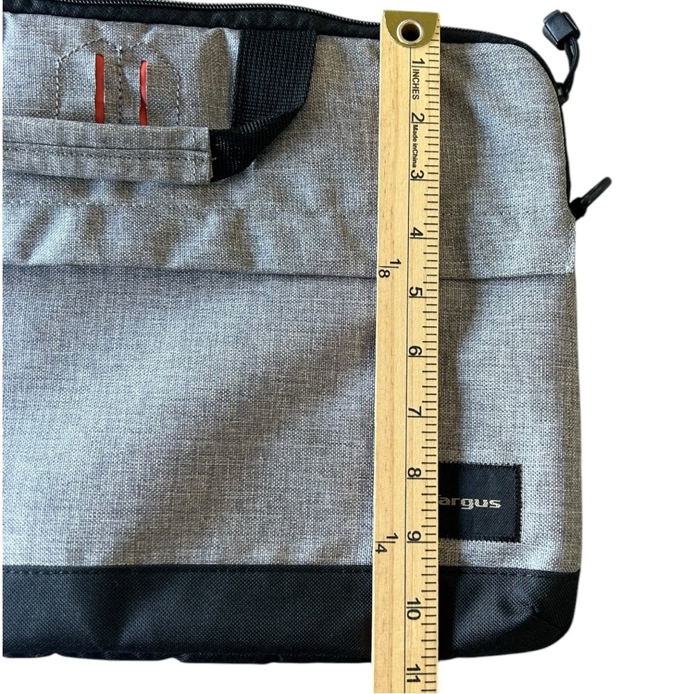 Targus Strata Slipcase (Pewter) Gray Laptop Bag - Picture 7 of 7